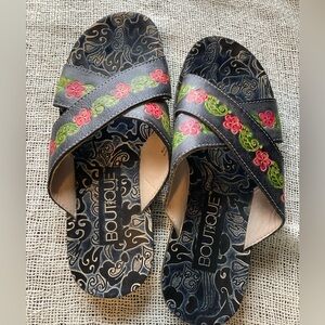 Boutique Womens Size 8 Bohemian Slip On Sandals